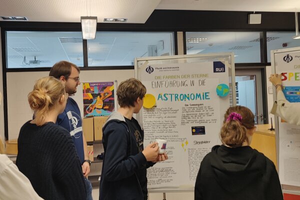 Bis zur Unendlichkeit und noch weiter… (Copyright Fakultät für Physik und Astronomie)