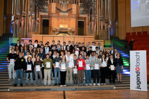 Teilnehmer*innen des NRW-Landeswettbewerb von „Jugend forscht“ an der Ruhr-Universität Bochum