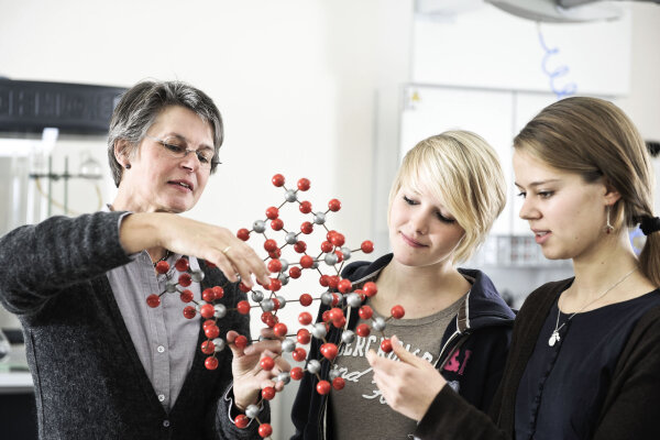 Jugend forscht Projektbetreuer*in (Copyright Stiftung Jugend forscht e. V.)