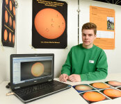 NRW-LANDESSIEGER, Geo- und Raumwissenschaften: „Die Bestimmung der differentiellen Rotation der Sonne anhand von Sonnenflecken", Jonas Moritz Wewel, Gymnasium Paulinum Münster. © Henkel AG & Co. KGaA